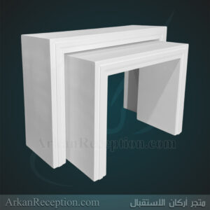 طاولة استقبال بتصميم مربع مع برواز